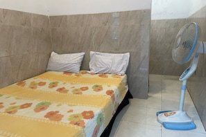 Basic Double Room - Hotel O Siwalanpanji Homestay Syariah (Sidoarjo)