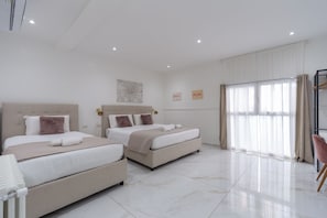 Deluxe Triple Room, Non Smoking | Hypo-allergenic bedding, down comforters, desk, laptop workspace