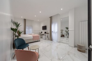 Comfort Double Room (8) | Hypo-allergenic bedding, down comforters, desk, laptop workspace - Leia Hospitality (Milan)