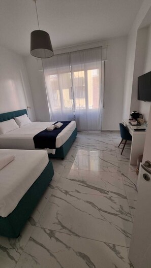Comfort Triple Room (I) | Hypo-allergenic bedding, down comforters, desk, laptop workspace - Leia Hospitality (Milan)