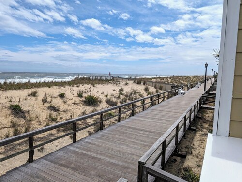 Oceanfront 5BR Townhome on Bethany Boardwalk