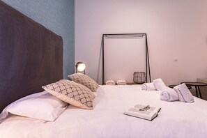 1 chambre, fer et planche Ă repasser