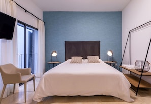 1 chambre, fer et planche Ă repasser