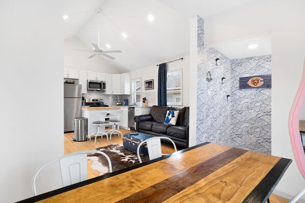 Interior - Dog-friendly Single-Family Home w Fenced Yard Washer, Dryer in NYC's "Nantucket" (The Bronx)