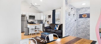 Dog-friendly Single-Family Home w Free Parking, Washer, Dryer in NYC "Nantucket"