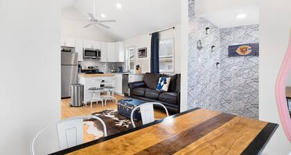 Dog-friendly Single-Family Home w Free Parking, Washer, Dryer in NYC "Nantucket"