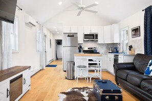Fridge, microwave, oven, stovetop - Dog-friendly Single-Family Home w Fenced Yard Washer, Dryer in NYC's "Nantucket" (The Bronx)