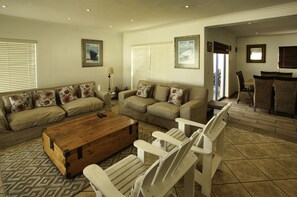 Traditional House | Living area | 42-inch flat-screen TV with satellite channels - Dalene se Seehuis Langebaan 8-sleeper (Langebaan)