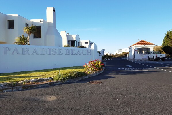 Front of property - Dalene se Seehuis Langebaan 8-sleeper (Langebaan)