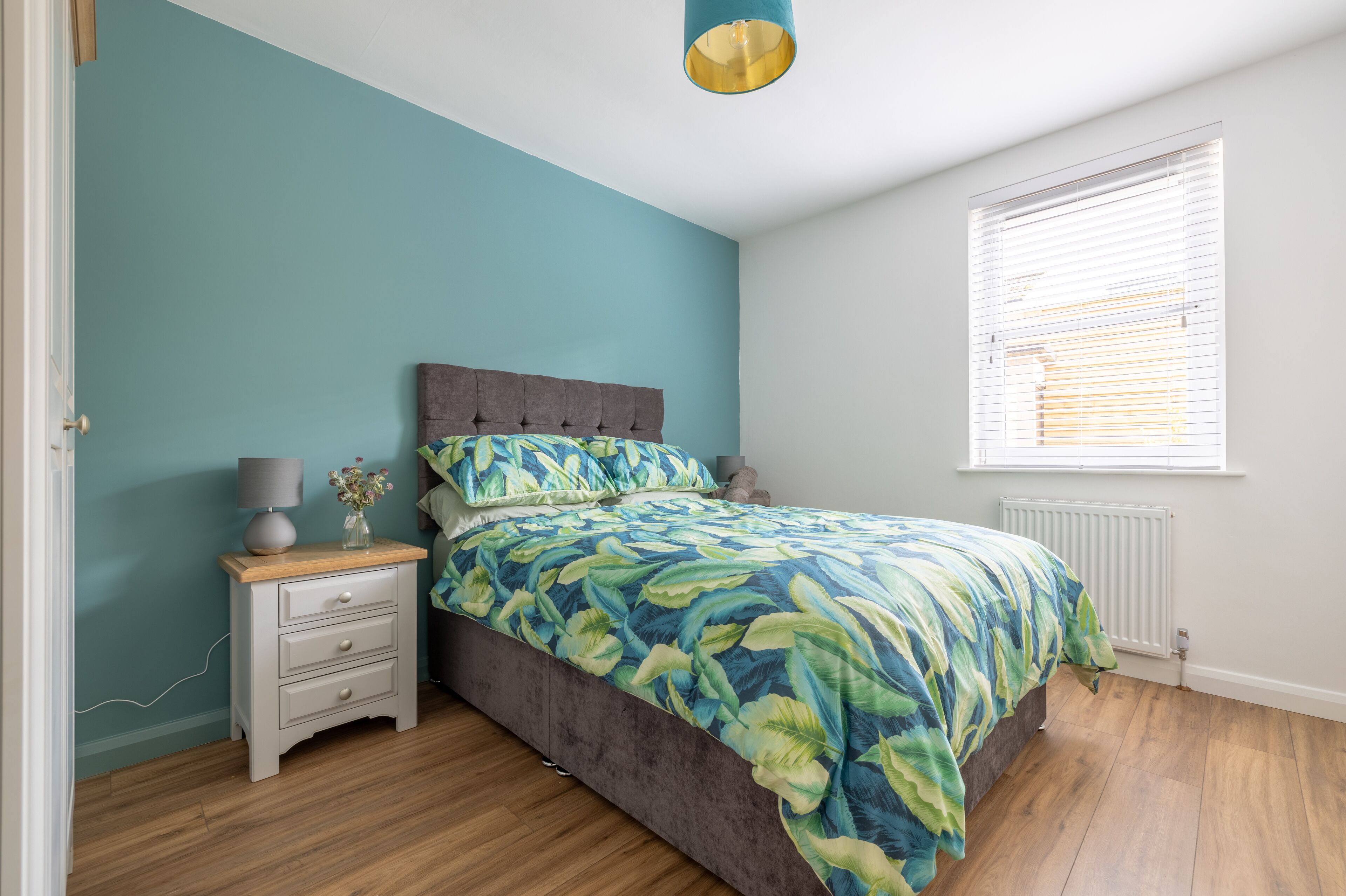 2 habitaciones, tabla de planchar con plancha y wifi gratis 