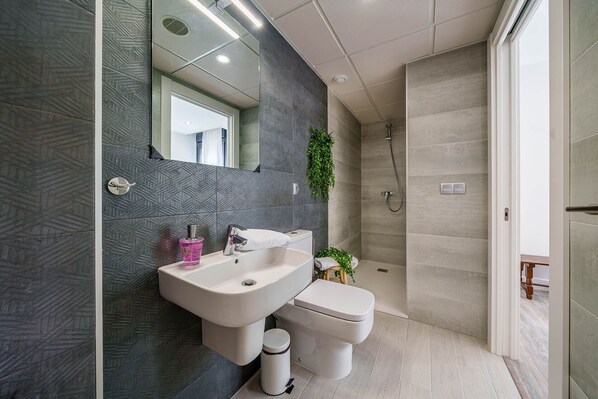 Hair dryer, towels
