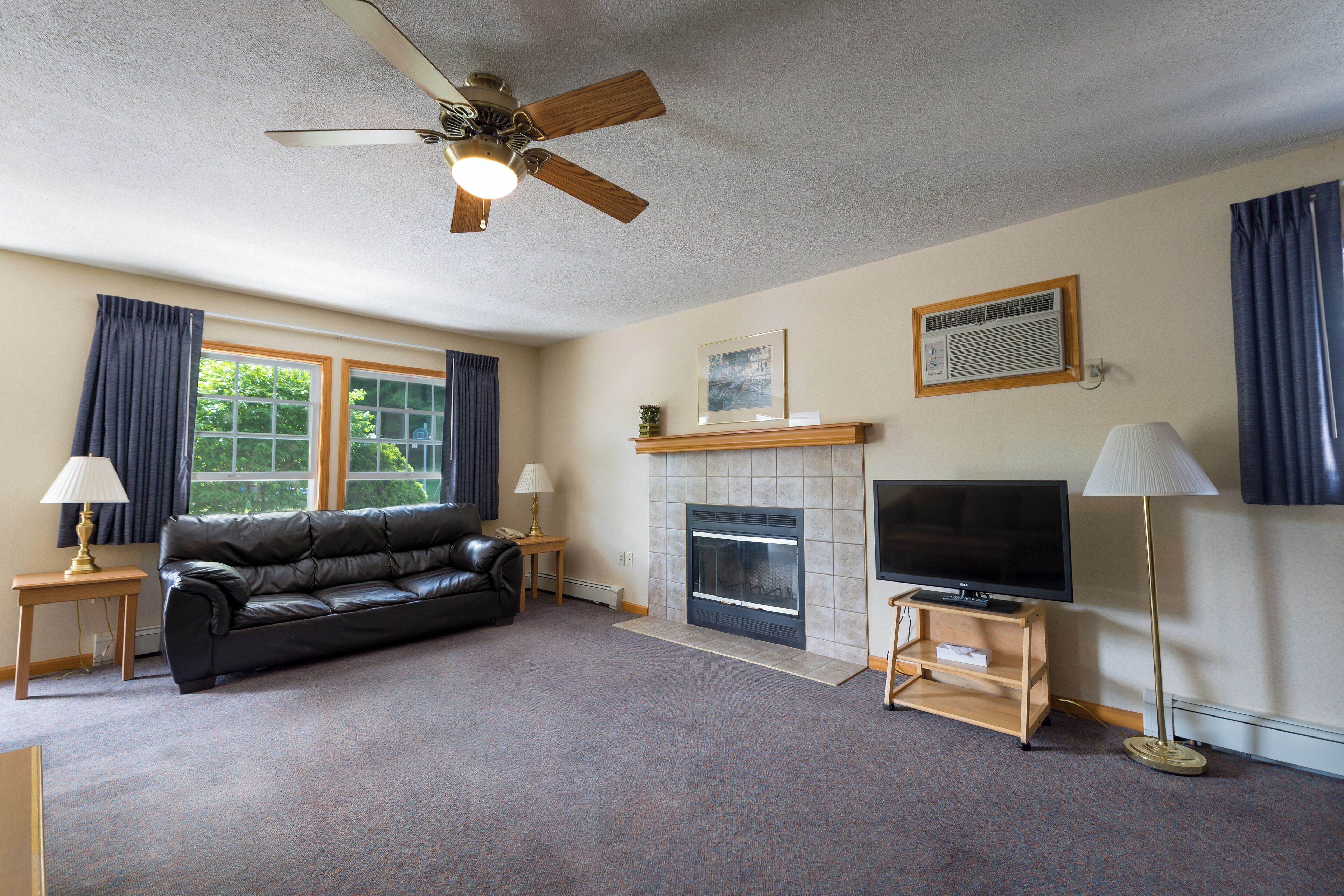 Adirondack Retreat Inn & Suites - Superior Rental House - Lake George, NY