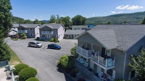 Exterior - Adirondack Retreat Inn & Suites - Superior Rental House (Lake George)