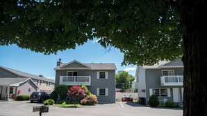 A residential street with two-story houses, a mailbox, and a tree. - Adirondack Retreat Inn & Suites - Superior Rental House (Lake George)