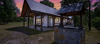 The Wishing Well! Perfect couples getaway! Newly built cabin with pool! 