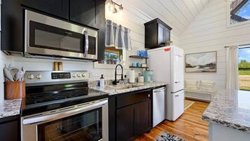 Refrigerador, microondas, horno, placa de cocina