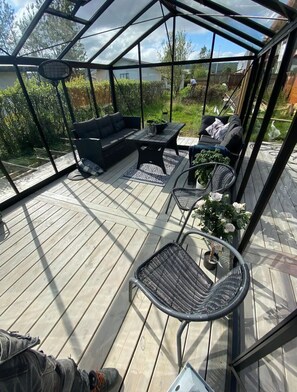 Outdoor dining - Cosy Villa in hot spring town Hveragerdi (Hveragerði)