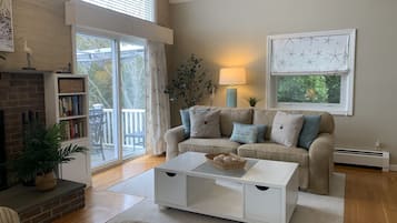 Smart-TV, Kamin, Videospiele, DVD-Player