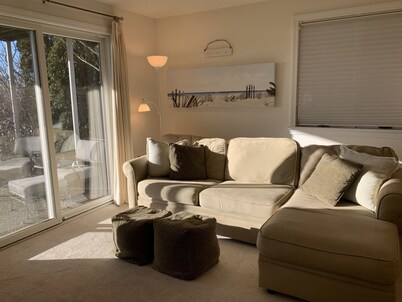 Waterfront 4 Bedroom House with Beautiful Views - Short Walk to Kelly Beach!