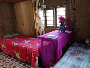 3 bedrooms, in-room safe, desk, bed sheets