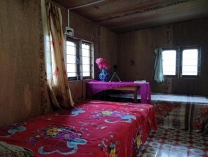 3 bedrooms, in-room safe, desk, bed sheets