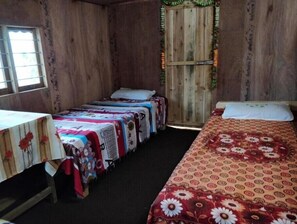 3 bedrooms, in-room safe, desk, bed sheets