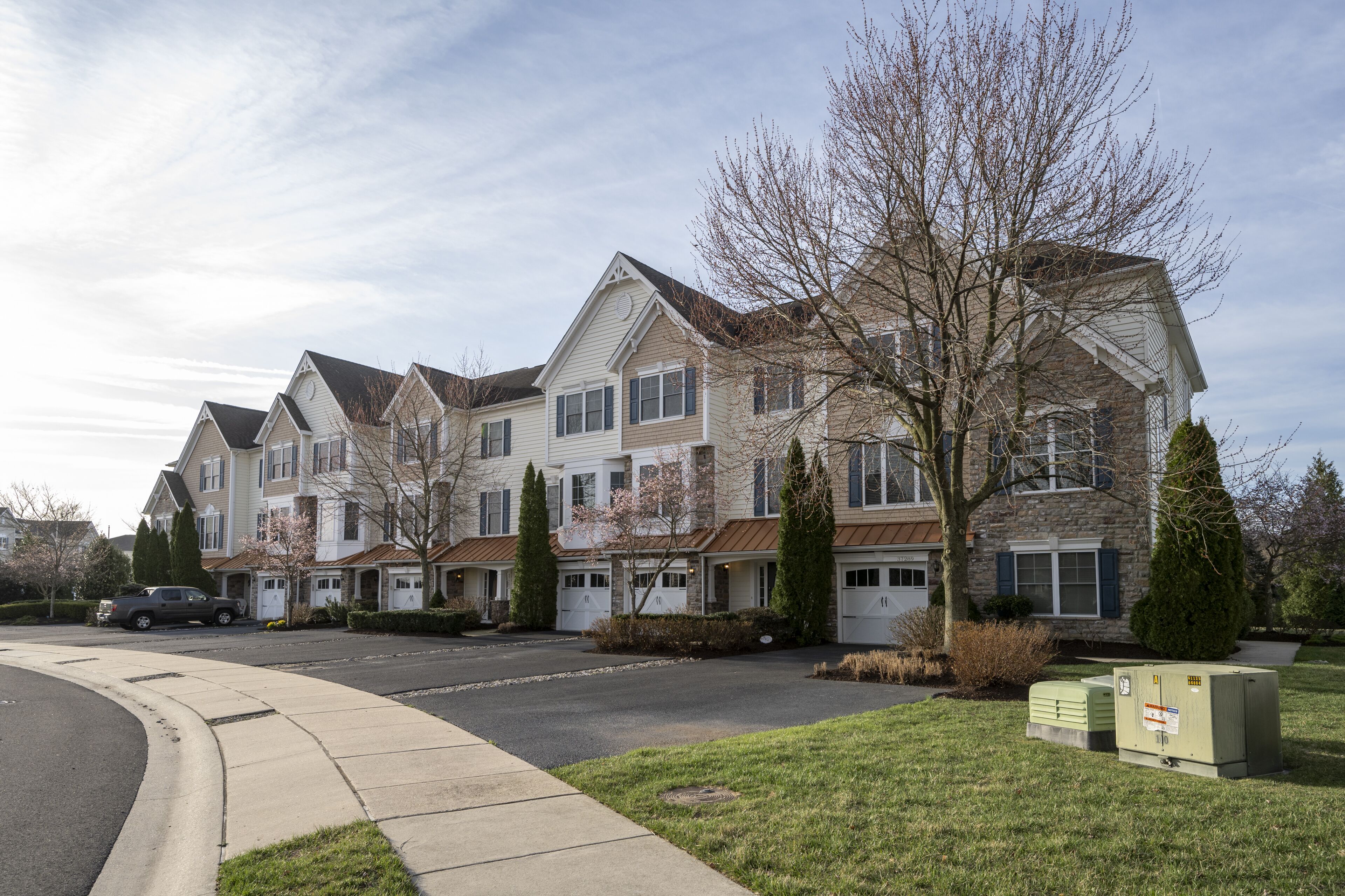 DOG FRIENDLY-POOL/TENNIS COMMTY CLOSE TO REHO BEACH & BOARDS -37287 Trent Ct.