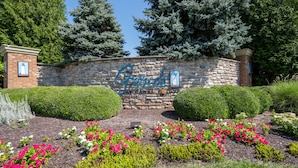 A stone wall with a sign reading "Grande". - DOG FRIENDLY-POOL/TENNIS COMMTY CLOSE TO REHO BEACH & BOARDS -37287 Trent Ct. (Rehoboth Beach)