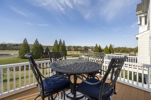 Outdoor dining - DOG FRIENDLY-POOL/TENNIS COMMTY CLOSE TO REHO BEACH & BOARDS -37287 Trent Ct. (Rehoboth Beach)