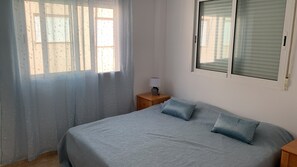 3 bedrooms, iron/ironing board, bed sheets