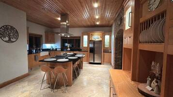 House | Private kitchen | Fridge, microwave, oven, stovetop