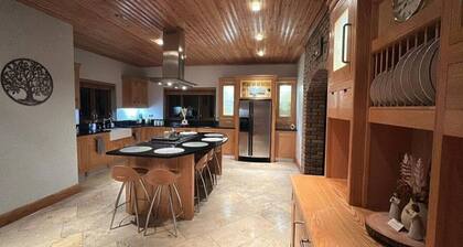 Serene and Captivating 4-bed Grawkey House