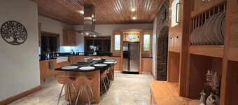 Serene and Captivating 4-bed Grawkey House