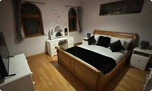 4 bedrooms, free WiFi, bed sheets