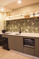 Full-sized fridge, oven, electric kettle, cookware/dishes/utensils