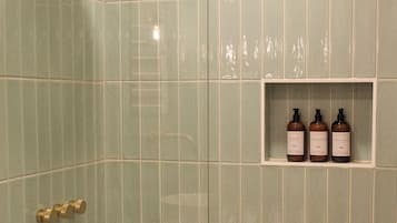 Superior Apartment, 1 Bedroom, Kitchen | Bathroom | Hair dryer, towels