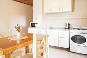 Căn hộ, 1 phòng ngủ, bếp | Bếp riêng | Tủ lạnh, lò nướng, ấm điện, dụng cụ nấu nướng/bát dĩa/dao nĩa 