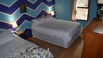 3 bedrooms, desk, iron/ironing board, free WiFi