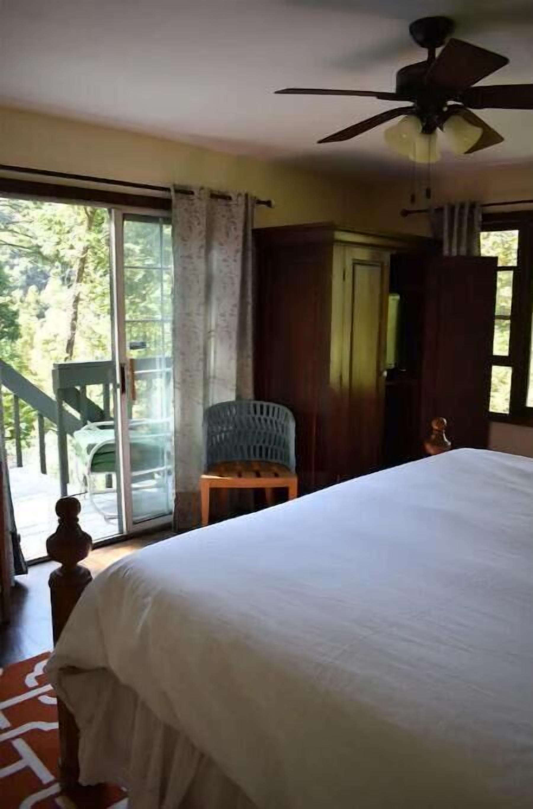 3 camere, una scrivania, ferro/asse da stiro, Wi-Fi gratuito