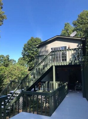 Exterior - Best of both worlds! Surrounded by nature and still close to town, pet-friendly (Swannanoa)