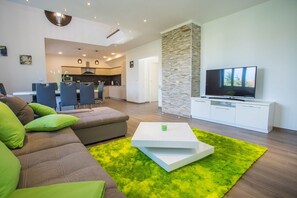 TV - Three bedroom apartment Milohanic IV (Porec)