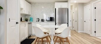 Beautiful 2BR walkout suite - Mins to YYC Airport
