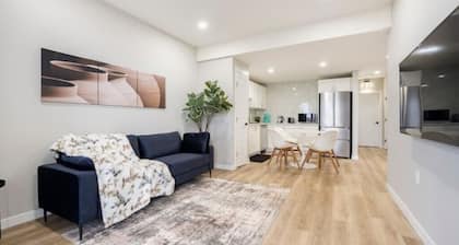 Beautiful 2BR walkout suite - Mins to YYC Airport