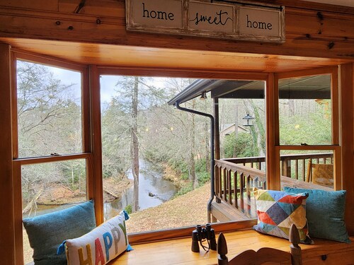 Charming 2-bedroom house on the river with resort amenities, plus golf course!!!