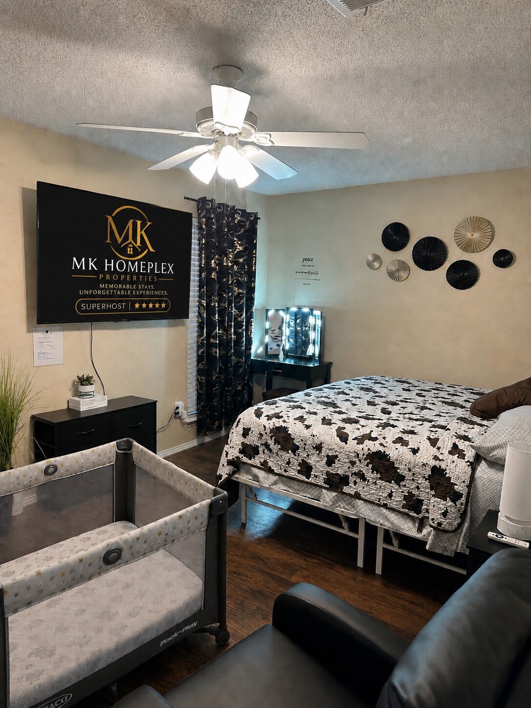 3 chambres, bureau, fer et planche à repasser, lit parapluie