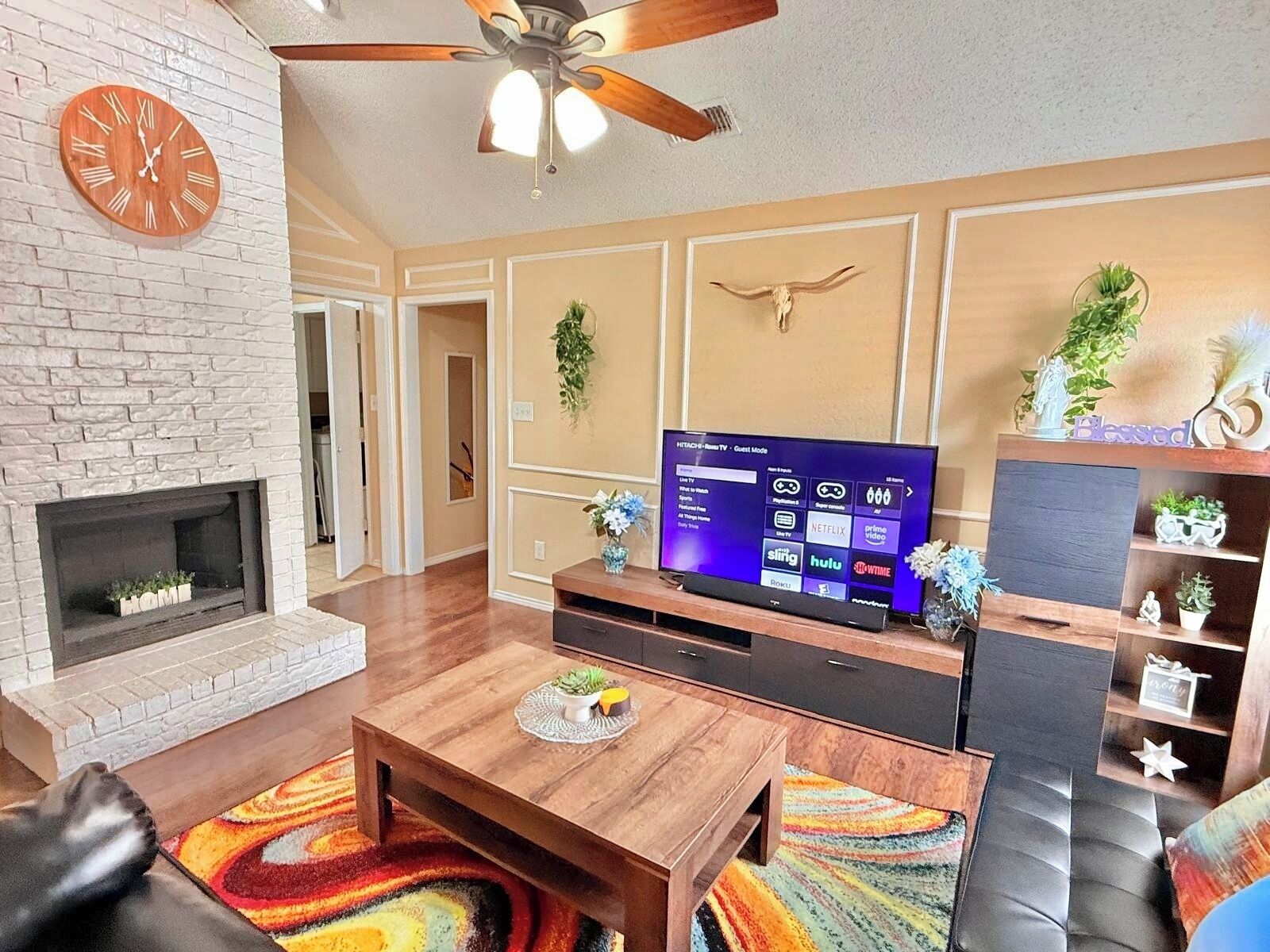 Smart TV, chimenea y futbolito 