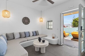 One Bedroom Suite with Private Pool | In-room safe, soundproofing, free WiFi, bed sheets -  Mr and Mrs White Paros Suites and more (Paros)