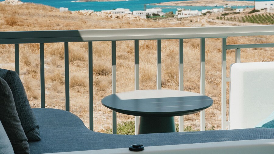 Mr & Mrs White Paros Suites & More