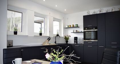 Freistehender Bungalow mit Großer Panoramaterasse Inmitten der Vulkaneifel