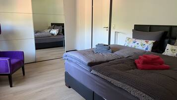 3 slaapkamers, een strijkplank/strijkijzer, gratis wifi, beddengoed